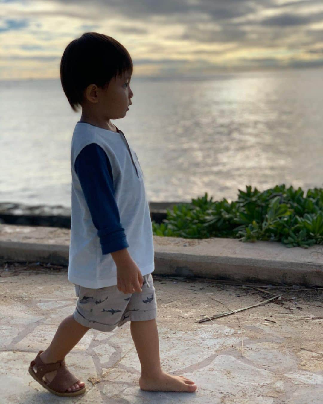 DaisukeNさんのインスタグラム写真 - (DaisukeNInstagram)「Your life is worth much more than gold. . . #myson #son #kids #growth #treasure #hawai #happy #portrait #nofilter #👦🏼 #パパはポートレートで撮りたがり」2月7日 22時07分 - da7suke