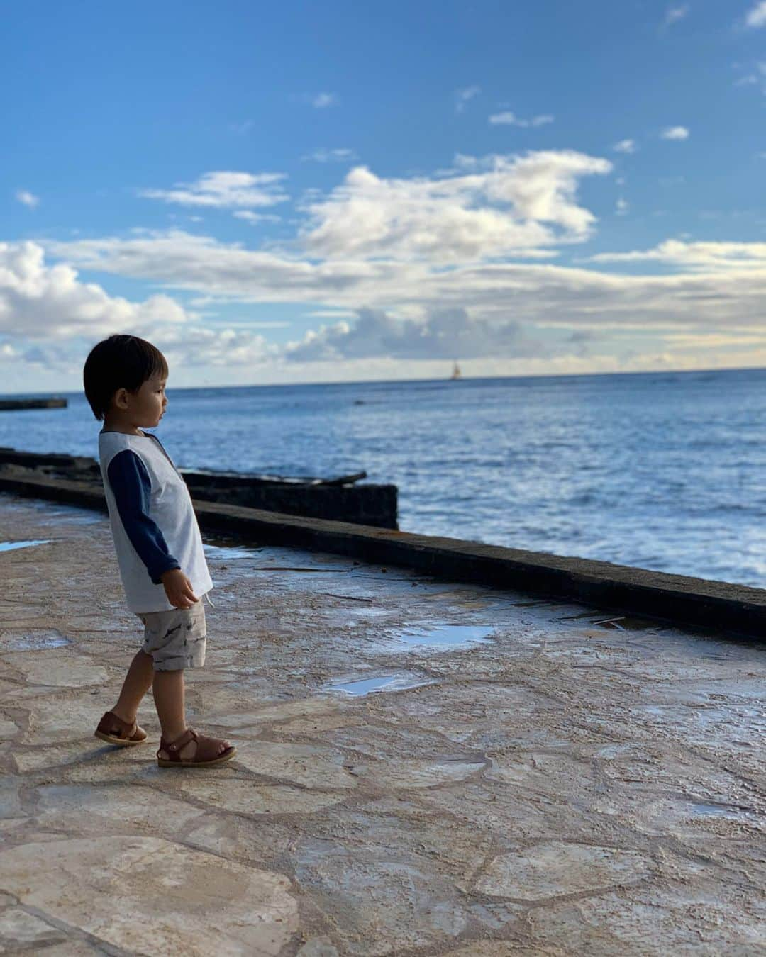 DaisukeNさんのインスタグラム写真 - (DaisukeNInstagram)「Your life is worth much more than gold. . . #myson #son #kids #growth #treasure #hawai #happy #portrait #nofilter #👦🏼 #パパはポートレートで撮りたがり」2月7日 22時07分 - da7suke