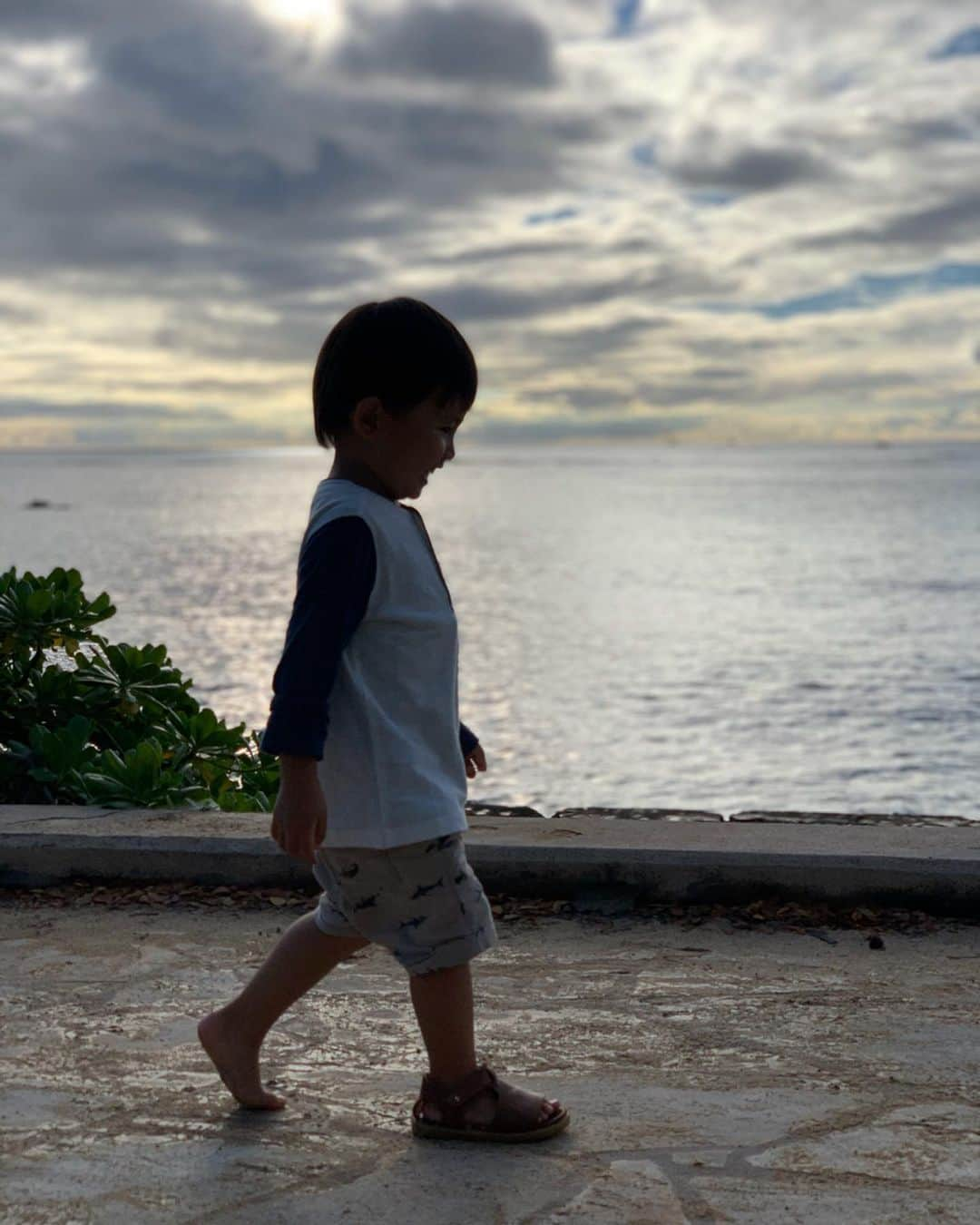 DaisukeNさんのインスタグラム写真 - (DaisukeNInstagram)「Your life is worth much more than gold. . . #myson #son #kids #growth #treasure #hawai #happy #portrait #nofilter #👦🏼 #パパはポートレートで撮りたがり」2月7日 22時07分 - da7suke