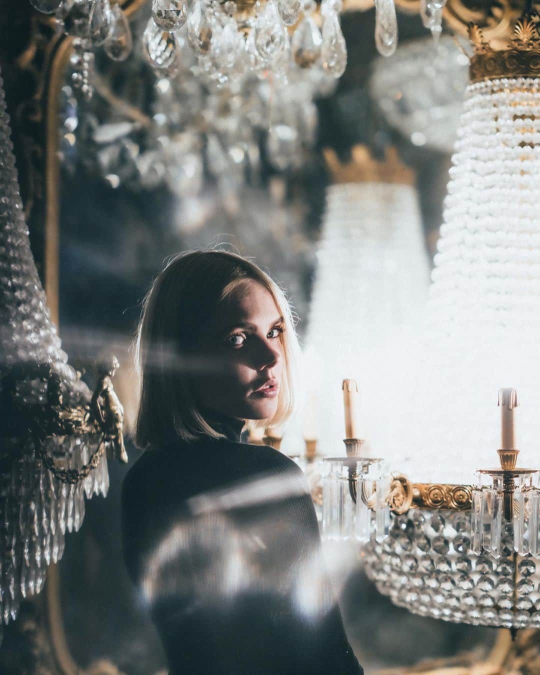 Thomas Kakarekoのインスタグラム：「as the lights go down low paying homage to bygone days of opulence with @paula_matildaa  some of you might have seen this place in my stories a few days ago already and now I can finally share a full series. what’s your favorite picture from 1 to 3? #berlin」
