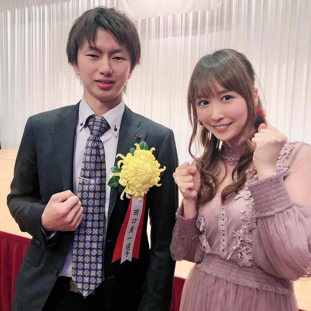 長久梨那さんのインスタグラム写真 - (長久梨那Instagram)「‪． 水咲まゆ花さんにお誘いいただき、2019年度ボクシング年間優秀選手表彰式へ🥊✨‬ ‪先日引退された田口良一さん、現WBA世界ライトフライ級スーパー王者の京口紘人さんとお写真撮っていただきました💗‬ ‪すごい選手がたくさん✨✨‬ ‪来年は私も登壇できるように頑張ります🤔⁉️‬ ‪#ボクシング‬ #ボクサー #2019 #優秀選手 #表彰式 #世界王者 #田口良一 選手 #京口紘人 選手 #村田諒太 選手 #ボートレース #リポーター #アナウンサー #女子アナ #女優 #舞台 #ボクシング女子 ⁉︎ #生島企画室 #フォローミー #japan #girl #boxing #worldchampion #boatrace #announcer #reporter #actress #actresslife #actor #stage #followme」2月7日 22時19分 - rinanagahisa
