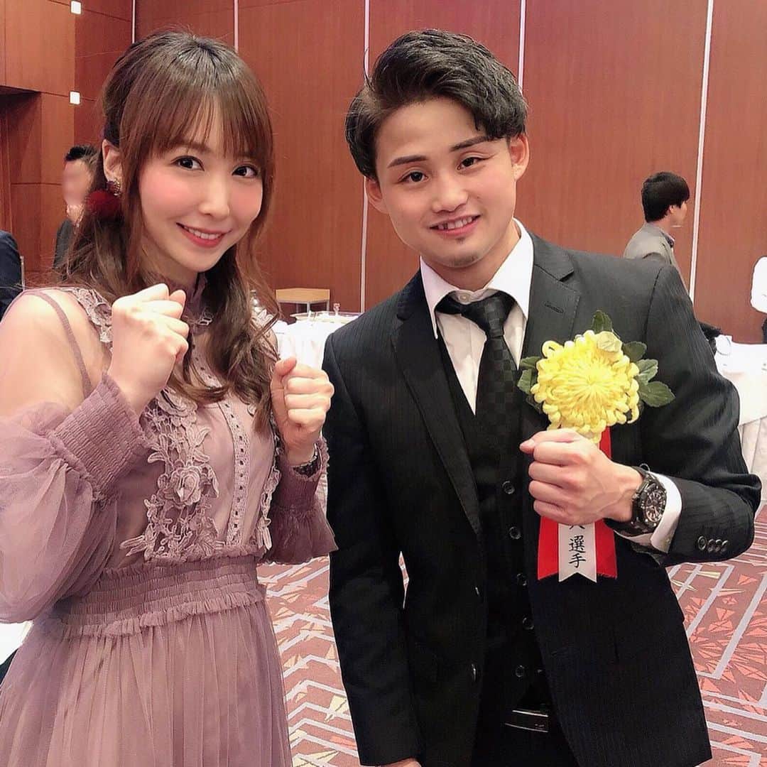 長久梨那さんのインスタグラム写真 - (長久梨那Instagram)「‪． 水咲まゆ花さんにお誘いいただき、2019年度ボクシング年間優秀選手表彰式へ🥊✨‬ ‪先日引退された田口良一さん、現WBA世界ライトフライ級スーパー王者の京口紘人さんとお写真撮っていただきました💗‬ ‪すごい選手がたくさん✨✨‬ ‪来年は私も登壇できるように頑張ります🤔⁉️‬ ‪#ボクシング‬ #ボクサー #2019 #優秀選手 #表彰式 #世界王者 #田口良一 選手 #京口紘人 選手 #村田諒太 選手 #ボートレース #リポーター #アナウンサー #女子アナ #女優 #舞台 #ボクシング女子 ⁉︎ #生島企画室 #フォローミー #japan #girl #boxing #worldchampion #boatrace #announcer #reporter #actress #actresslife #actor #stage #followme」2月7日 22時19分 - rinanagahisa