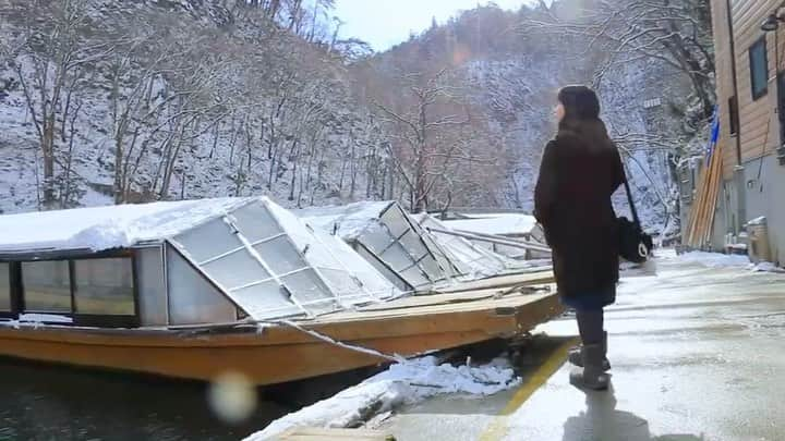 東北女子のインスタグラム：「⠀⠀⠀⠀⠀⠀⠀⠀⠀⠀ 最愛雪白的 #猊鼻溪 ⠀⠀⠀⠀⠀⠀⠀⠀⠀⠀ 終於收集完四季猊鼻溪了！ . ⠀⠀⠀⠀⠀⠀ 個人覺得白茫茫的猊鼻溪CP值最高 可以遊船賞景又可以玩雪 超划算🤣 ⠀⠀⠀ ⠀⠀⠀ ⠀⠀⠀⠀ . 而且下雪就算下不多也非常美麗， . 其他季節可能不一定碰得到好天氣 或是最好看的時候 但冬天只要有下雪 就是讚👍 ⠀⠀⠀⠀⠀⠀⠀⠀⠀ 📍交通：從 #猊鼻渓站 徒步5分鐘 📍價格：1800円 @geibikei_hunakudari @geibikei5 ⠀⠀⠀⠀ #仙台在住台湾人 #日本東北 #東北 #岩手 #猊鼻渓 #日本旅遊 #自由行 #日本自助 #東北之旅 #日本美景 #日本打卡 #岩手好好玩 #geibikei #iwate #iiiwate #japantohoku #節旅 #行くぜ東北 #東北女子travel #美しい風景 #japan_photo_now #tohoku #japankuru」