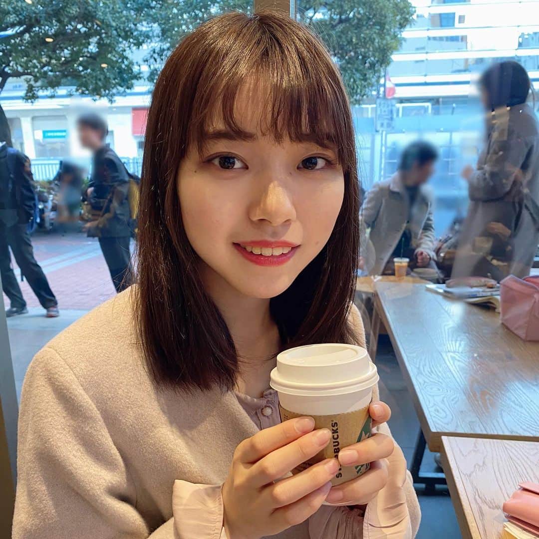 横山キラのインスタグラム：「コーヒー飲んだよ☕️ 髪の毛ノーセットだし前髪ちょい変だけどまあいいや笑 . . . . #starbucks  #ドリップコーヒー #コーヒー」