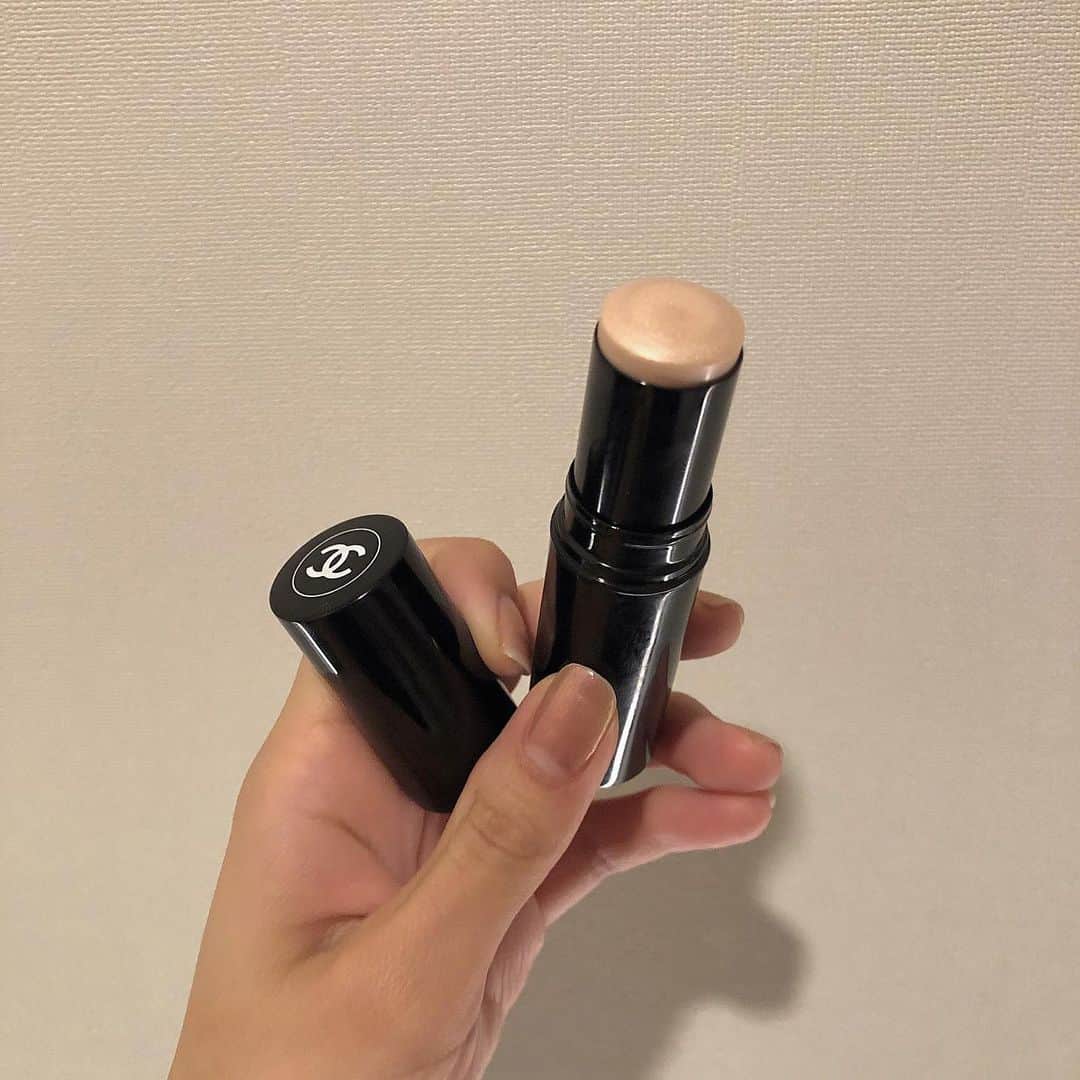 のインスタグラム：「* 最近ゲットした  @chanelofficial のハイライト🪐 つやつやいい感じです🍋」