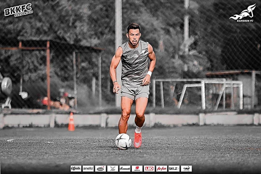 ヴィンセント・ケインのインスタグラム：「9 days to go! 2020 season loading 🙊😎 #bangkokfc #2020 #preseason #firebulls」