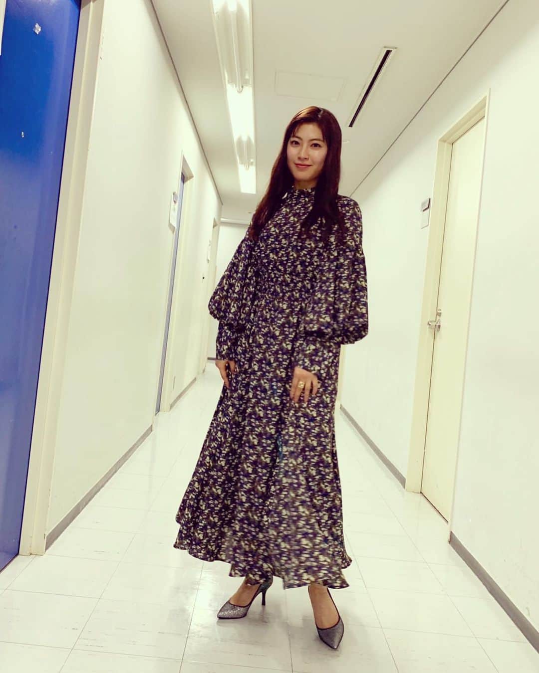 瀧本美織のインスタグラム：「少し春🌸気分な装いで「世界ふしぎ発見！」に出演させていただいてます。至って真剣に考えて答えたのですが……結果は見届けてやってください😆明日21時〜です。  #世界ふしぎ発見  #春  #onepiece  #ラオス  #ミャンマー」