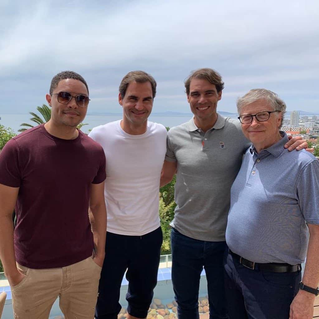 ロジャー・フェデラーのインスタグラム：「Pre-game meal 🎾🤪✅ who’s the favorite Gateserer or Nsquared?😉#matchinafrica」