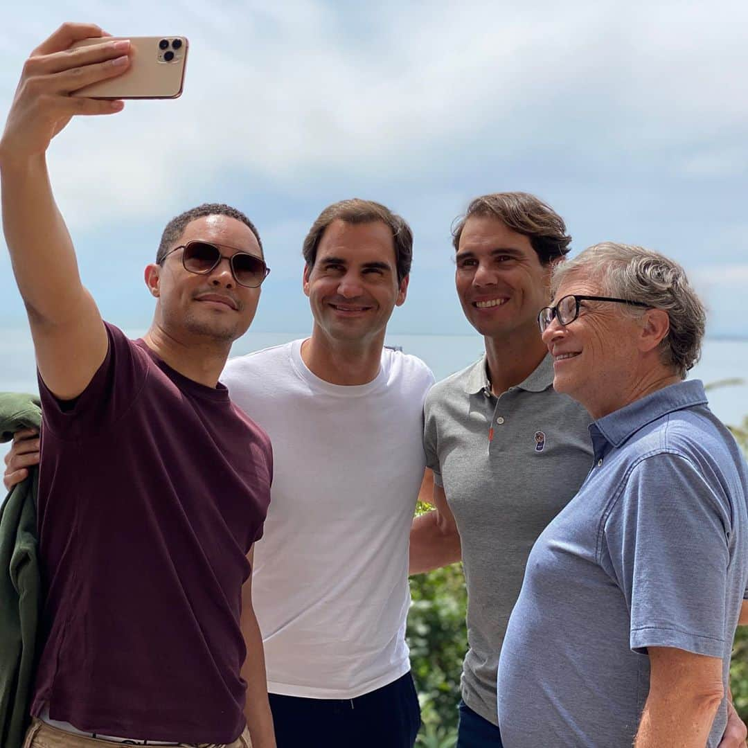 ロジャー・フェデラーさんのインスタグラム写真 - (ロジャー・フェデラーInstagram)「Pre-game meal 🎾🤪✅ who’s the favorite Gateserer or Nsquared?😉#matchinafrica」2月7日 23時56分 - rogerfederer