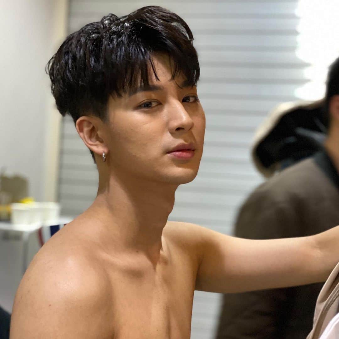 JU-NE（ク・ジュンフェ）のインスタグラム：「송윤형 생축!!🎉🎉」