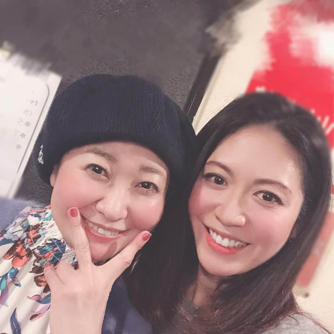 悠未ひろさんのインスタグラム写真 - (悠未ひろInstagram)「2年前ホストちゃんで共演して以来、仲良しの野口かおるちゃんの2人芝居、セイムタイムネクストイヤーを観て来ました‼️ 芝居に引き込まれ、呼吸が乱れ、めちゃくちゃ咳き込んでしまった…そのくらい凄かった😭✨✨ 私、もう一度観させて頂きます‼️ かおっちゃまの女優魂を、焼き付けたいから。  #私のホストちゃん #2年前 #共演 #ご縁 #仲良し #同い年 #鬼頭ちゃんにも会った #素晴らしかった #芝居 #野口かおる ちゃん#かおっちゃま#悠未ひろ #ともちん  #セイムタイムネクストイヤー #下北沢 #かおるちゃんを観る時降り立つ駅 #感動 #刺激を受けた」2月8日 0時17分 - hiroyuumitomo