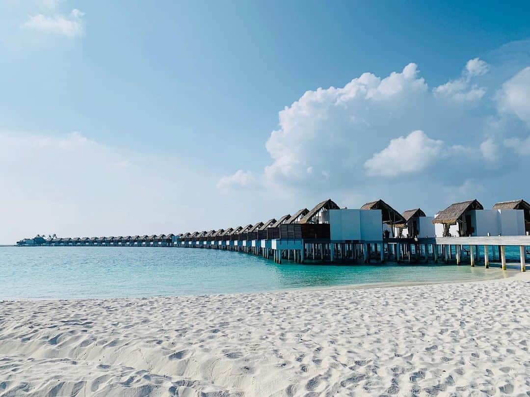 アルメン・アブディのインスタグラム：「🏝 ☀️ 🥥」