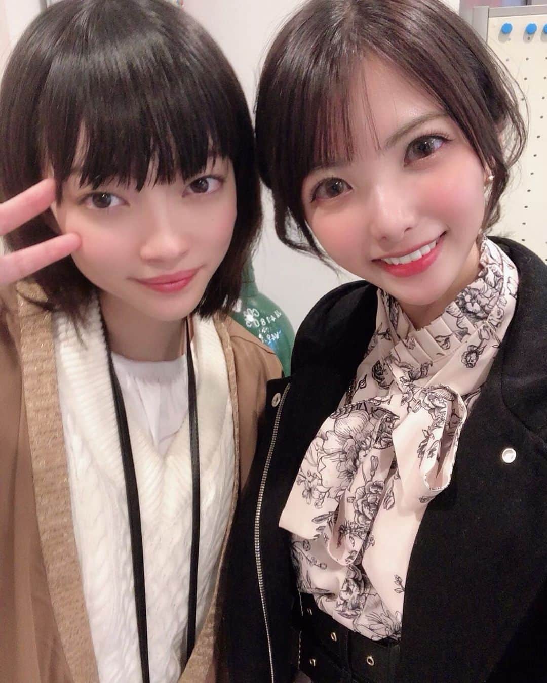 岡田栞奈のインスタグラム：「この前大好きな相方ちゃん (@mac0tter )の 舞台観に行ってきた💗 「グッドバイ」面白過ぎて 舞台をはじめて好きになったかも しれない😳✨✨✨ ・ ・ また観たい🥺観に行こうかな🥺 2/16までシアタークリエで開演してます💗 お待ちしてます💗(でてない) #舞台 #グッドバイ #田中真琴 #素敵な作品 #ありがとう」