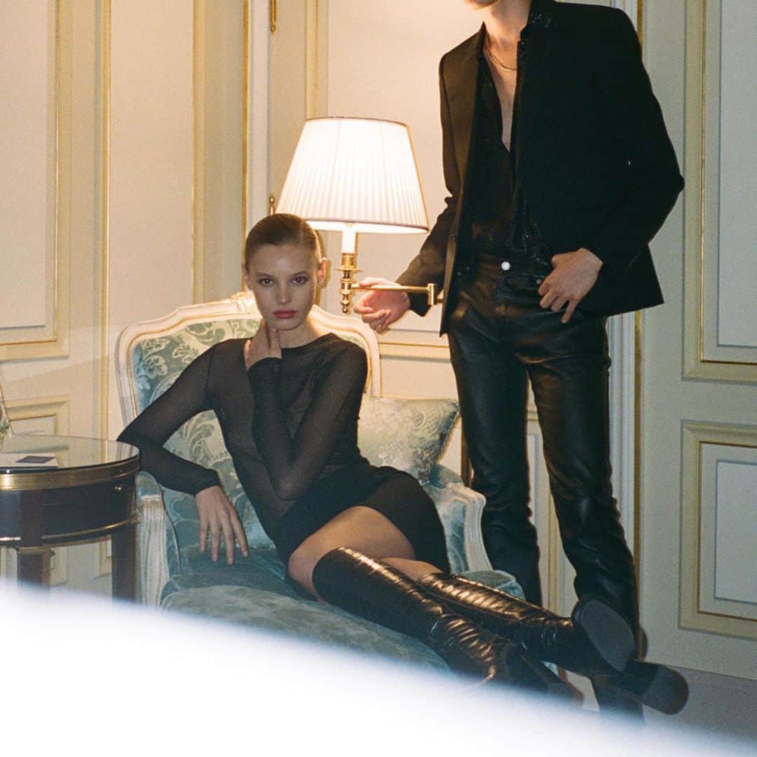 ペイジュ・ライフラーのインスタグラム：「Now that you’re sitting comfortably... @ysl」