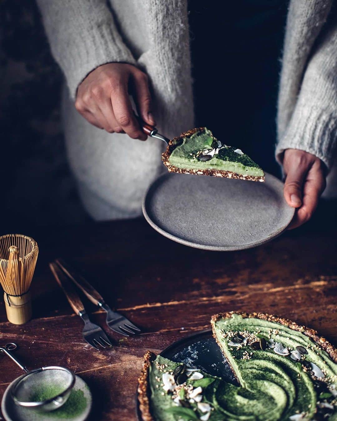 Our Food Storiesさんのインスタグラム写真 - (Our Food StoriesInstagram)「Our favorite gluten-free matcha-coconut cake, perfect for a little weekend baking session 🤗👩‍🍳🍵 Get the recipe via the link in profile. #ourfoodstories  ____ #matchalatte #matchacake #glutenfri #glutenfrei #glutenfreeeats #glutenfreecake #bakinglove #fellowmag #momentslikethese #germanfoodblogger #foodstylist #foodphotographer」2月8日 0時48分 - _foodstories_