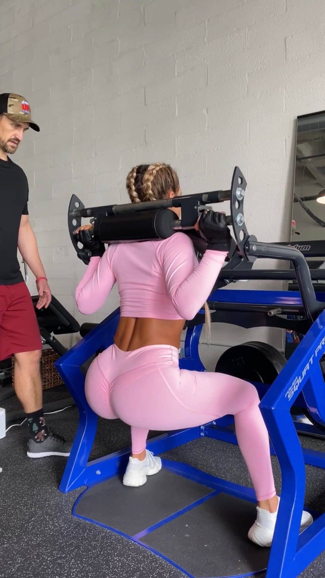 のインスタグラム：「If you want to become a trainer, @showupfitnessinternship where you need to go! I'm beginning class in February. They also have an online portion for those outside Ca. www.patreon.com/showupfitness」