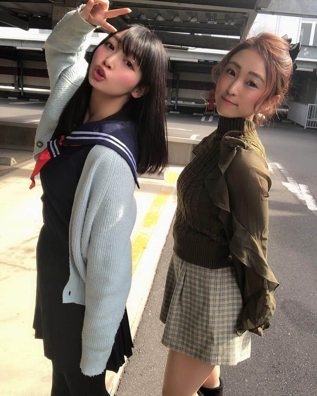 柚月めいさんのインスタグラム写真 - (柚月めいInstagram)「. 最近皆んながカーキの服で来店してるのをよく見るから 私も真似っ子でカーキコーデ💚 . 普段は足出したりするのあんまり好きじゃないから だからお仕事の時だけそういう服あえて着てる😛 . しずぴーJK😏💓 皆んなにめっちゃ突っ込まれてた🥺 罪深い😈🥴💞 . . #code#khaki#colour#ootd#fashion#pic#photography#hair#make#follw#instadaily#instagood#制服#jk#柚月めい」2月8日 1時23分 - meimei.yuzu