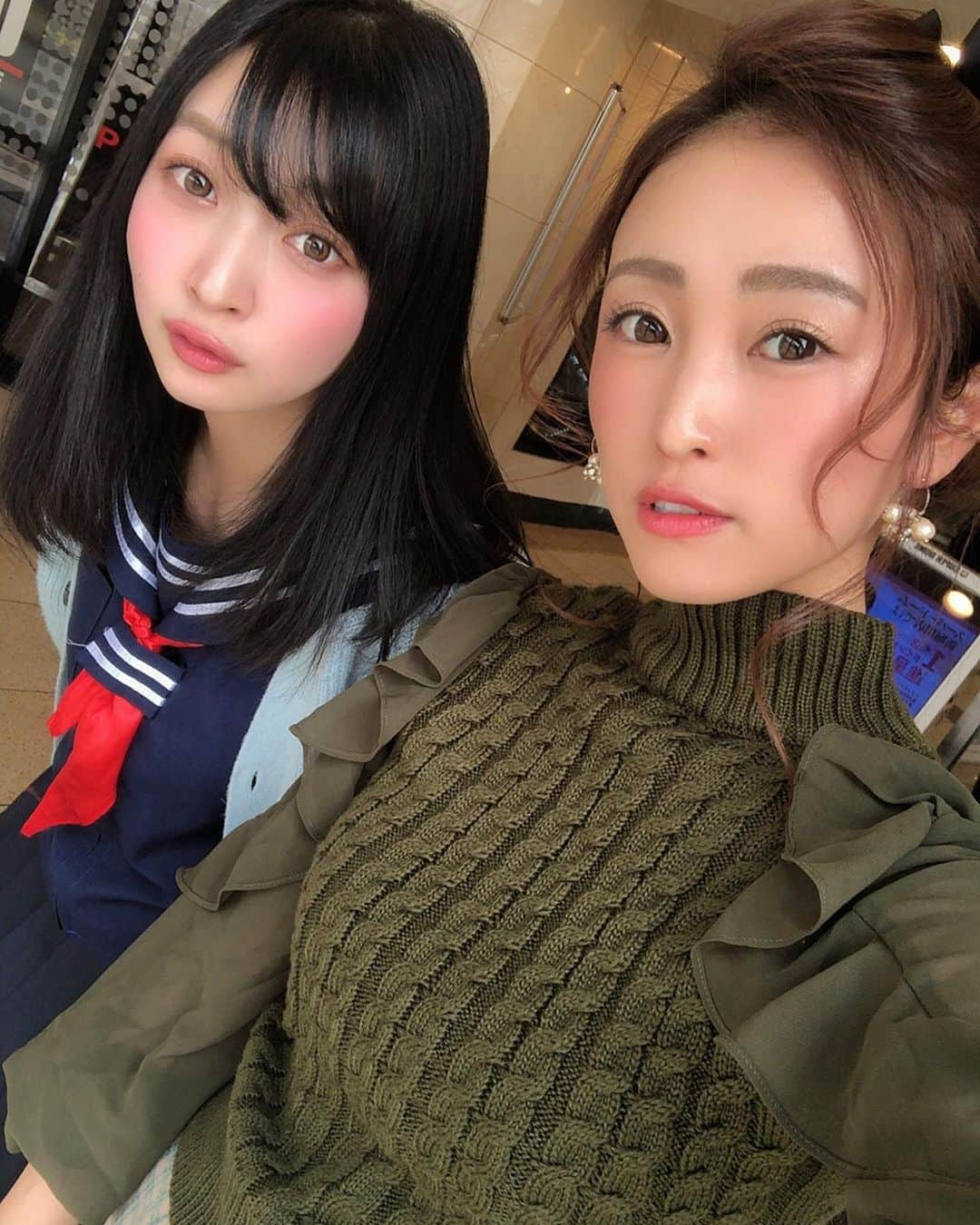 柚月めいさんのインスタグラム写真 - (柚月めいInstagram)「. 最近皆んながカーキの服で来店してるのをよく見るから 私も真似っ子でカーキコーデ💚 . 普段は足出したりするのあんまり好きじゃないから だからお仕事の時だけそういう服あえて着てる😛 . しずぴーJK😏💓 皆んなにめっちゃ突っ込まれてた🥺 罪深い😈🥴💞 . . #code#khaki#colour#ootd#fashion#pic#photography#hair#make#follw#instadaily#instagood#制服#jk#柚月めい」2月8日 1時23分 - meimei.yuzu