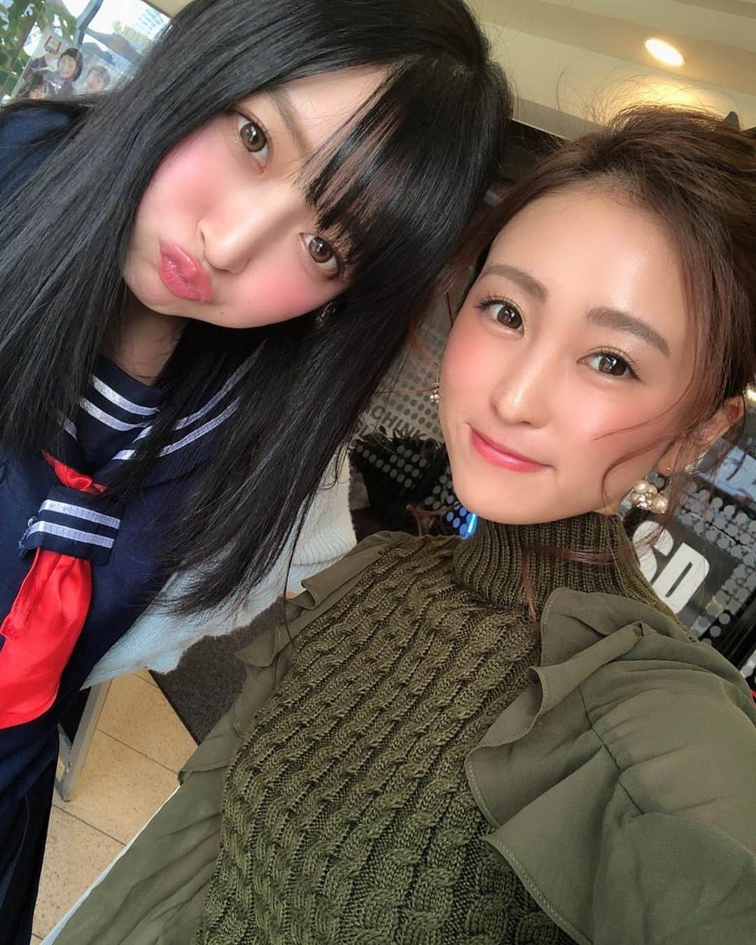 柚月めいさんのインスタグラム写真 - (柚月めいInstagram)「. 最近皆んながカーキの服で来店してるのをよく見るから 私も真似っ子でカーキコーデ💚 . 普段は足出したりするのあんまり好きじゃないから だからお仕事の時だけそういう服あえて着てる😛 . しずぴーJK😏💓 皆んなにめっちゃ突っ込まれてた🥺 罪深い😈🥴💞 . . #code#khaki#colour#ootd#fashion#pic#photography#hair#make#follw#instadaily#instagood#制服#jk#柚月めい」2月8日 1時23分 - meimei.yuzu