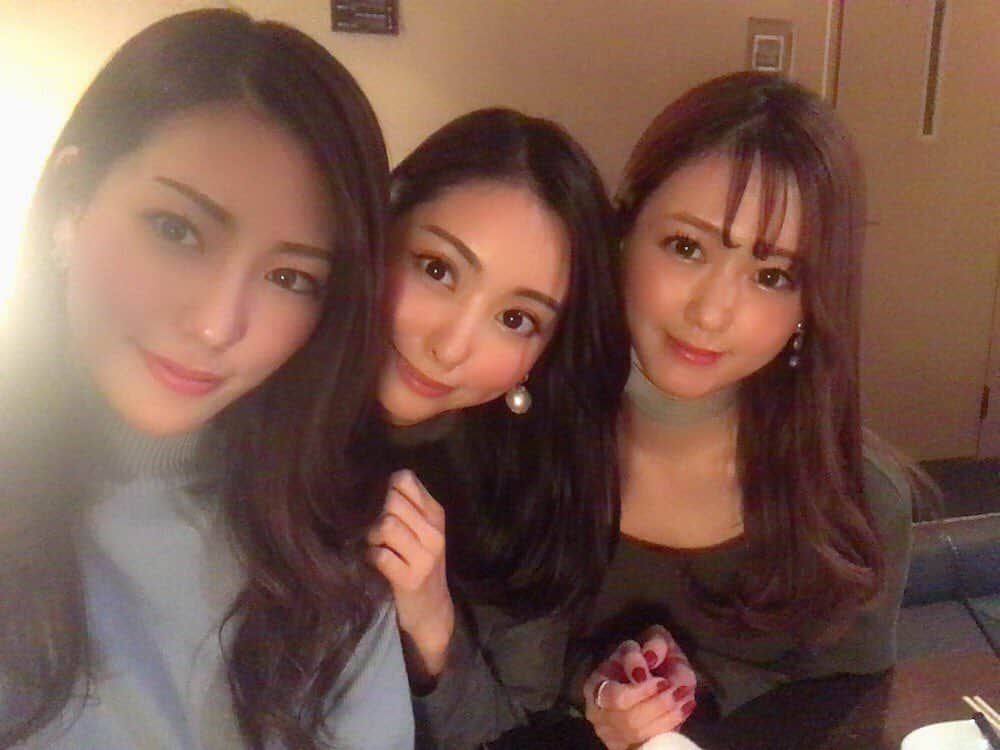 のインスタグラム：「私が撮影するといつも変な光が入っちゃうんだよなぁ💦😅w ・ ・ ・ #ビシッ子 #レースクイーン#自撮り  #自撮りが下手 #撮影 #japanese #friends」