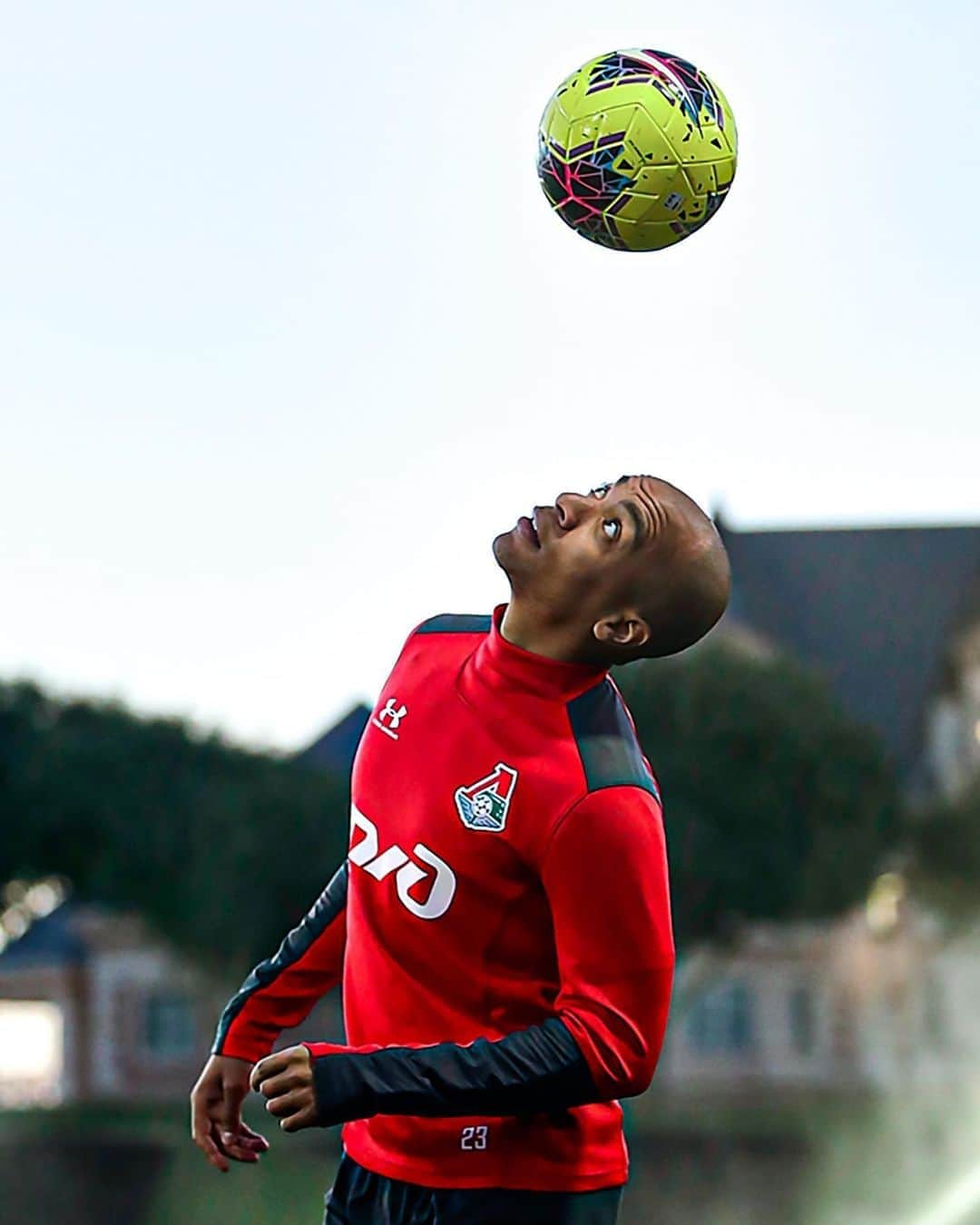 ジョアン・マリオのインスタグラム：「Always got my eye on the prize 👀⚽」