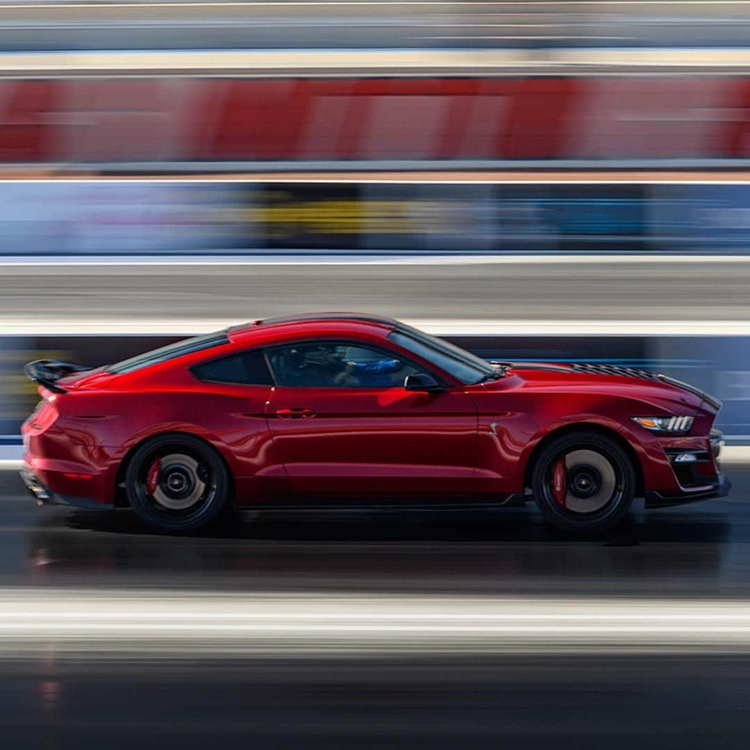 Fordさんのインスタグラム写真 - (FordInstagram)「Vroooooooooooom. . Professional driver. Closed course. Do not attempt. Shelby and GT500 are registered trademarks of Carroll Hall Shelby Trust. . #Ford #FordMustang #ShelbyGT500 #GT500TrackTour」2月8日 2時00分 - ford