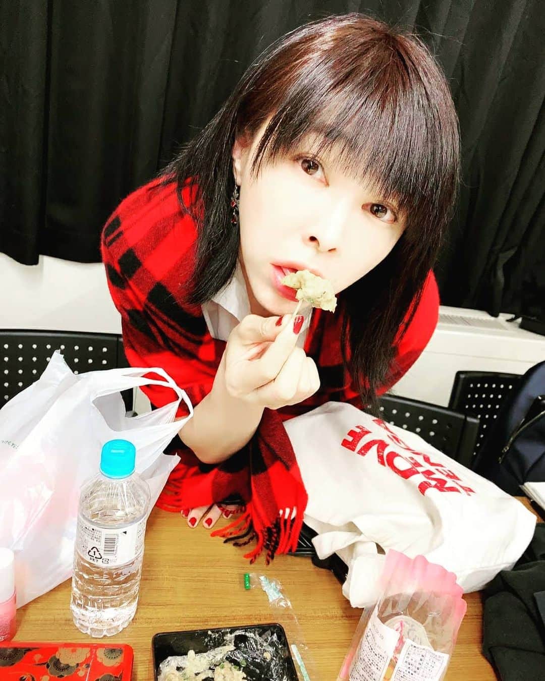 松坂南さんのインスタグラム写真 - (松坂南Instagram)「セクシー番長のお料理を食べる私（笑）  #舞台 #シアワセ #フォルダ整理中  #小料理飛鳥」2月8日 2時00分 - minami_matsuzaka