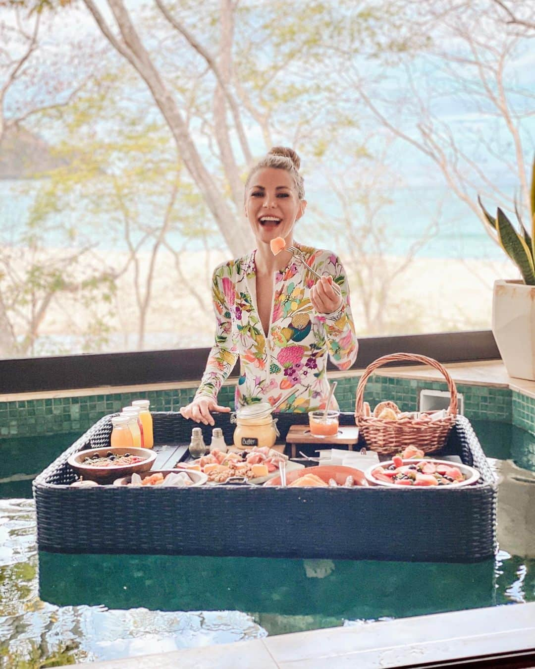 クリスタル・ハリスさんのインスタグラム写真 - (クリスタル・ハリスInstagram)「My first floating breakfast experience inside my hotel room. This room was so beautiful and romantic with ocean views and it’s very own plunge pool. The @wcostarica is in the middle of a nature reserve so I got to see all kinds of awesome wildlife from my balcony while I ate in the pool. This was an incredible morning and an incredible breakfast. Unfortunately the rest of the photos I took this day on the camera got destroyed. I’m still trying to recover them. I’m not exactly sure what happened but the SD card inside the camera won’t read. One of the places I sent it to said they could rebuild the card to get the files at a price quote of $3K. Seems high! I’m glad we also have tons of videos to post. More from Costa Rica coming soon one way or another. Thank you to #wcostarica #boldbynature⁣ ⁣ #travel #floatingbreakfast #costarica #puravida #surf #trinaturk #crystalhefner #wconchal #whotel #whotels #breakfast #luxurytravel #luxurytraveler #travelmore #wandertheworld #country33 #travelmakesmefeelalive #learn #culture #fashion #education #liberia #sun #rain #bythesea #oceanview #sea #ocean」2月8日 3時13分 - crystalhefner