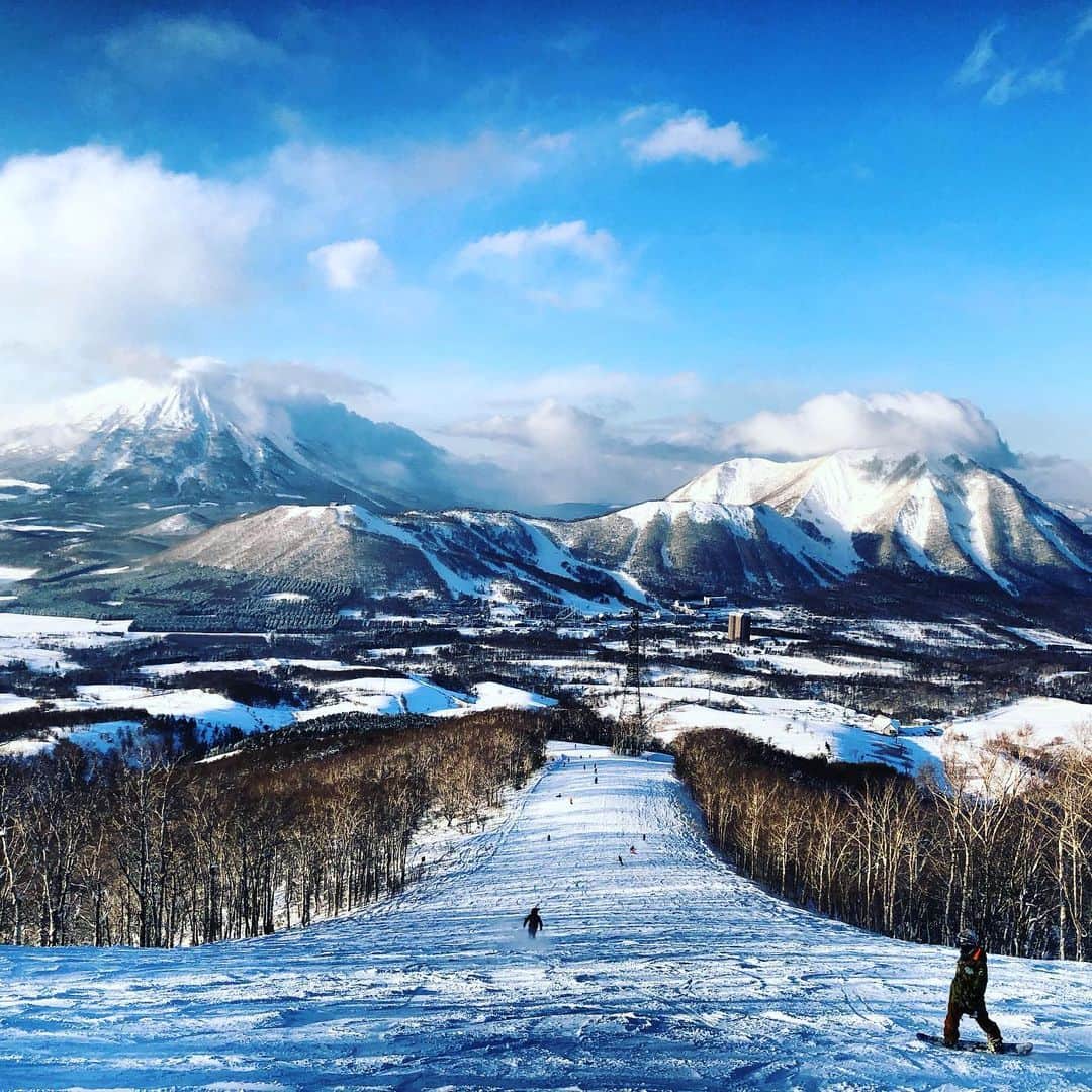 宇佐美進典のインスタグラム：「今日は結果から言うと絶好のスキー日和⛷でした！もう肋骨のヒビも完治？した気がする。」