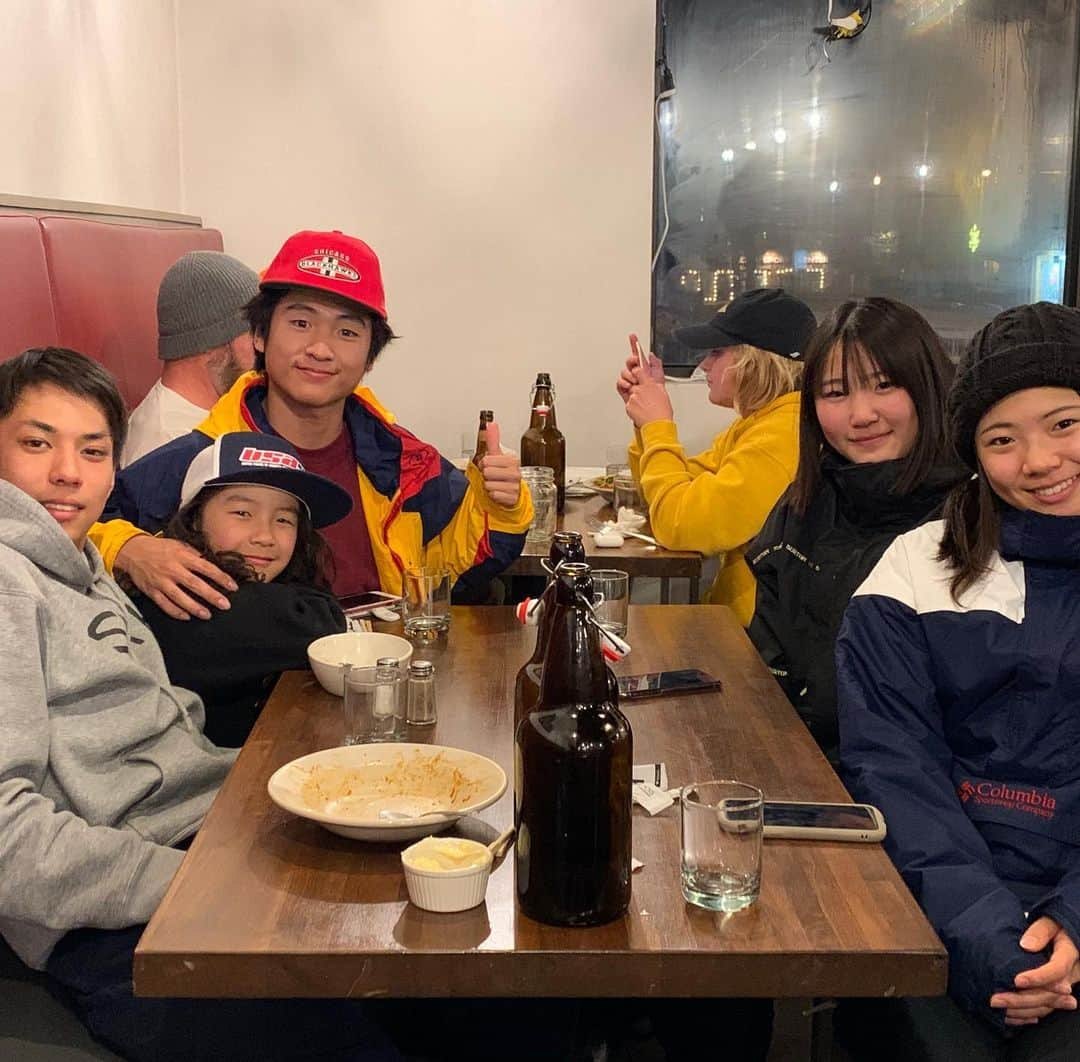 上田ユキエさんのインスタグラム写真 - (上田ユキエInstagram)「トンカツで勝‼️ 流行ってます。🇯🇵#mammothmountain #snowboarding #snowboarder #昭和#表彰台立ったらご褒美 @the_resting_nomad @japansnowboardhpteam」2月8日 14時38分 - yukie_ueda