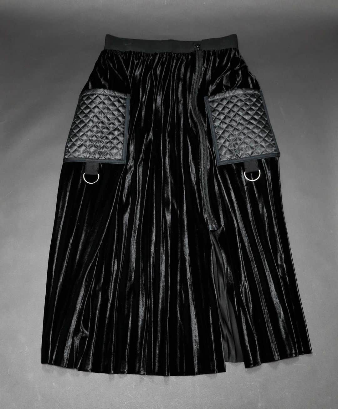 のインスタグラム：「TEARS OF SWAN-PLEATS WRAP LONG SKIRTになります!! オーダー頂いているお客様、店頭入荷、順次発送です!! 引き続き、店頭、official webshopでもオーダー受付中ですので宜しくお願い致します(^^)👗💻 http://tears-of-swan.shop-pro.jp/?pid=148018918 (2月下旬販売開始)  @tears_of_swan  #tearsofswan  #tearsofswan_officialwedshop  #pleatsskirt  #wrapskirt  #longskirt  #skirt  #プリーツスカート  #ラップスカート  #スカート」