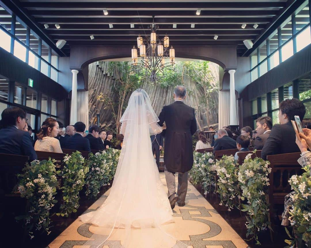 クラシカ表参道【公式Wedding】さんのインスタグラム写真 - (クラシカ表参道【公式Wedding】Instagram)「. 【REAL WEDDING REPORT】 * 父のエスコートで歩むバージョンロード. @theclassicaomotesando @classicaomotesando_wedding . * dress&tuxedo. @livelovelaugh.forallbrides * * #クラシカ表参道  #classicaomotesando #theclassicaomotesando #ウェディング #wedding #表参道 #表参道ウェディング #表参道結婚式 #表参道花嫁 #表参道プレ花嫁 #ウェディングフォト #weddingphoto  #プレ花嫁 #プレプレ花嫁 #入籍  #入籍報告  #卒花 #卒レポ #日本中のプレ花嫁さんと繋がりたい #東京花嫁 #東京プレ花嫁 #東京結婚式 #大人花嫁  #ウェディングドレス #リブラブラフ  #和装  #和婚  #式場探し  #クラシカ花嫁  #2020年秋婚」2月8日 14時55分 - classicaomotesando_wedding