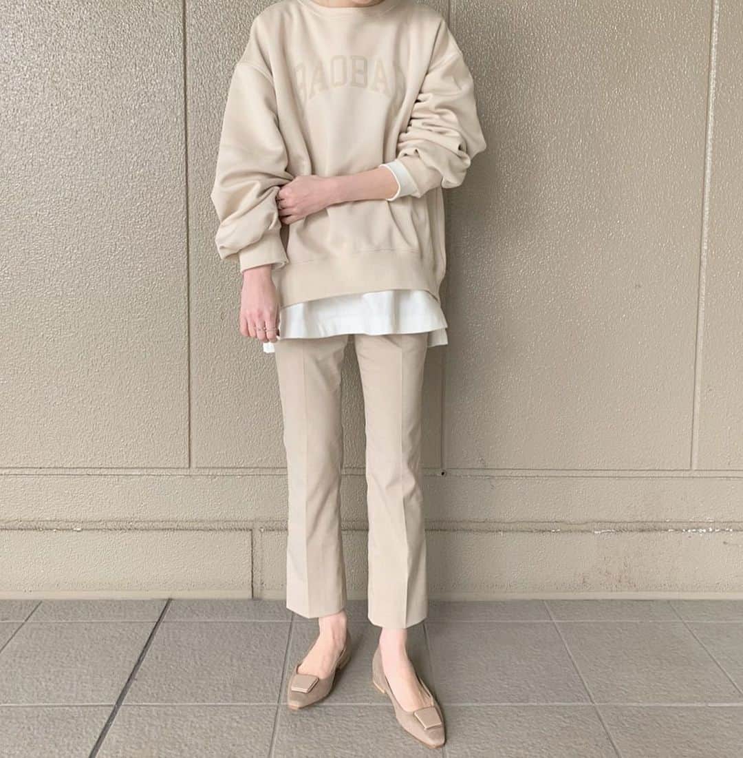 ukapiのインスタグラム：「⠀ ⠀ すごい#ワントーンコーデ 🐖 新作のプレートFTかわいいな🤍 ⠀ ⠀  #spickandspan #plage#letalon #slobeiena #レイヤード#ロゴスウェット #ベージュコーデ」