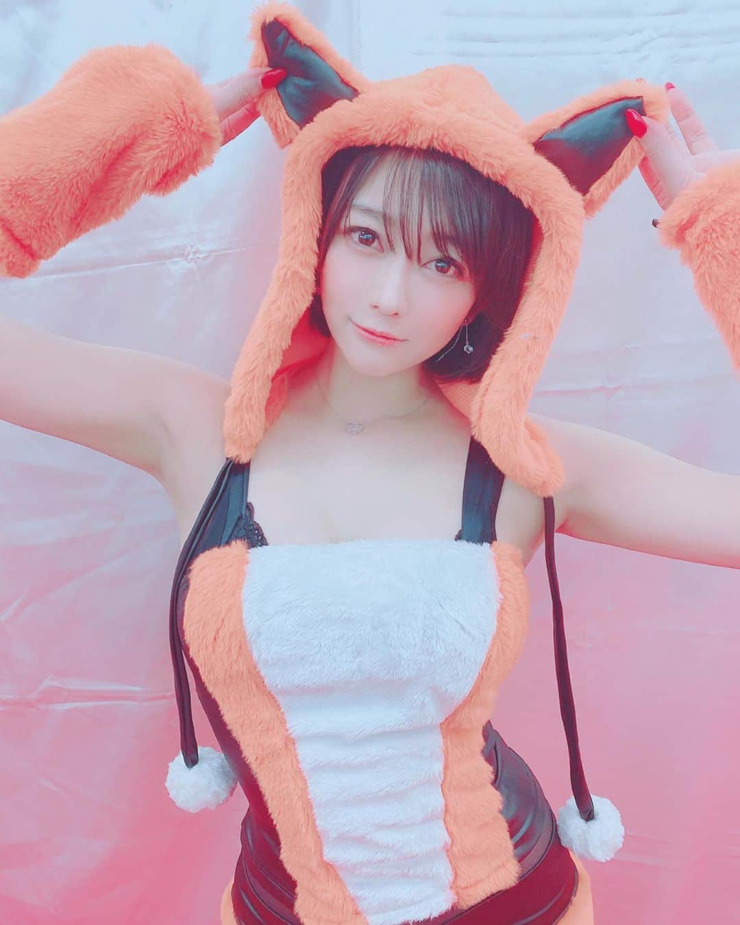 西野翔のインスタグラム：「熊本の1店舗目のコスプレはキツネさんでした❤️ これから未知書房富合店さんへ移動して、17:00〜サイン会始まります！ 待ってるよー❤️次のコスプレもお楽しみに！  #グラビア #AV #cosplay #japanesegirl #サイン会 #熊本 #未知書房富合店 #shownishino #西野翔 #softondemand  #SOD」