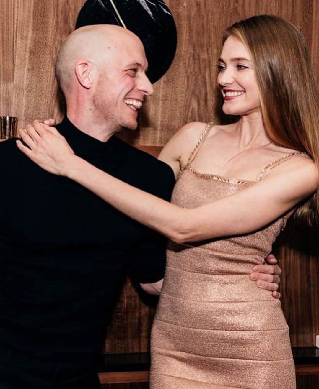 ヴラダ・ロスリャコヴァのインスタグラム：「@christianjuulnielsen We have such history together my dear friend! So proud of you! Way to go! Bravo! Thank you @dailyfrontrow and @herveleger for this beautiful dinner last night!」