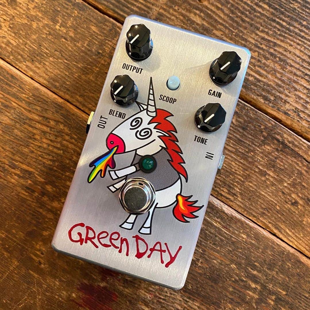 Green Dayのインスタグラム：「Limited Edition #FOAMF #mxr Dookie Drive guitar pedal!!! Get yours today at your local guitar stores @jimdunlopusa #greenday」