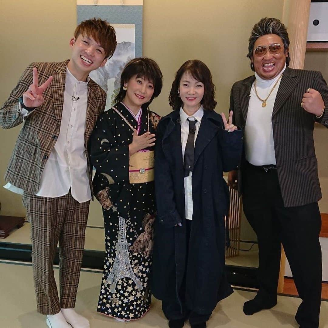 水谷千重子さんのインスタグラム写真 - (水谷千重子Instagram)「あー楽しかったわ🤣🤣 久々に悪友倉たけしと仕事したのよ‼️呼んでないのに勝手にきちゃったわけ🏃‍♂️ そして千重子のかわいい後輩仲良しの香西かおりちゃんとジョインよ😍😍 進行役は吉本の人気絶頂の漫才師アインシュタインの河井ゆずるちゃん🕺 とにかくはちゃめちゃでもう笑いっぱなし🤣🤣🤣 放送は3月7日土曜日 14時55分から16時❗️ 読売テレビで放送よ✌️ 『れいわもええわ』って番組よ🖥みてね🙋‍♀️🙋‍♀️🙋‍♀️ あっ、美食家の渡辺善吉さんともパシャリ📸バカやってる🤣」2月8日 7時46分 - mizutanichieko