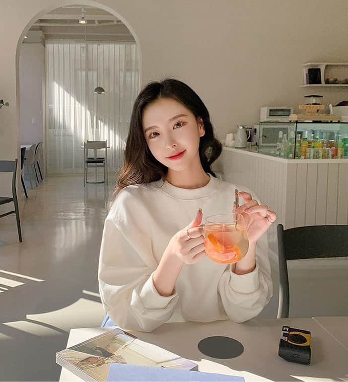 Chuuのインスタグラム：「따듯한 주말 보내요🧡」