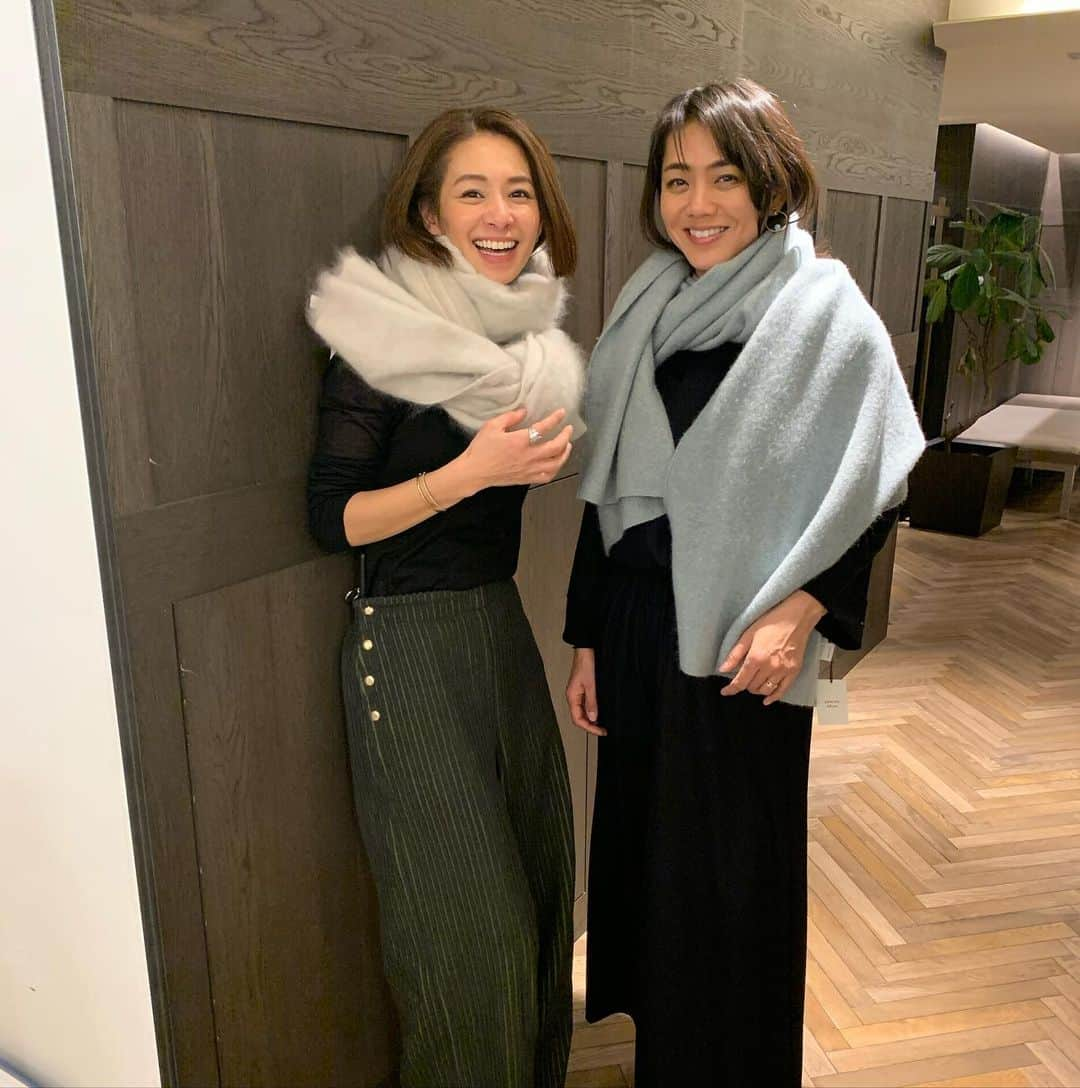 前田典子さんのインスタグラム写真 - (前田典子Instagram)「ふわふわしたモノに癒された😍 @asaucemeler  #アソースメレ　の #展示会　 #ニット　#ストール  #ふわふわ天使👼 に #おばちゃん達はメロメロ💕  #みんなのアイドルとなった @kame_kyo  さんの #ベビちゃん　😍 ずっと抱っこしてる @ina_tomo」2月8日 8時12分 - maenorichang