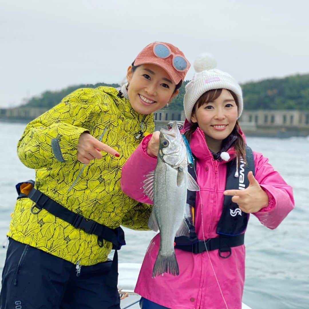 のインスタグラム：「✔︎﻿ あす2/9(日)朝6:30〜は「釣りたガール！」﻿ ﻿ 大阪湾のボートシーバス編、放送です😻﻿ ﻿ 前回の白墨丸に続いて、ムラニシがプライベートでも﻿ ﻿ お世話になりまくっている﻿ ﻿ FUJIYAMAさんに乗せてもらいました🛥﻿ ﻿ なおちんが大好きだというこの釣り、﻿ ﻿ 水都大阪を満喫しながらの釣行は必見です❣️﻿ ﻿ 番組後半には横浜での釣りフェスティバルの様子も﻿ ﻿ お届けしますのでぜひご覧ください🙌﻿ ﻿ ちなみに大阪でのフィッシングショー、﻿ ﻿ ムラニシは9日(日)の午後に参戦予定ですので﻿ ﻿ 声をかけて頂けたらと思います🤳﻿ ﻿ 番組の感想お待ちしています🤗﻿ ﻿ ﻿ ﻿ #釣りたガール﻿ #ボートシーバス﻿ #FUJIYAMA﻿ #大阪湾﻿ #メッキ﻿ #ヒラスズキ﻿ #キャスティング﻿ #ルアー﻿ #バイブレーション﻿ #エアディープ﻿ #サイレントアサシン﻿ #なおちん﻿ #井上直美　ちゃん﻿ #水都大阪 ﻿ #クルージング﻿ #海﻿ #川﻿ #大阪のええとこ ﻿ #大阪観光 ﻿ #大阪旅行 ﻿ #大阪﻿ #カンテレ﻿ #フィッシングショー大阪」