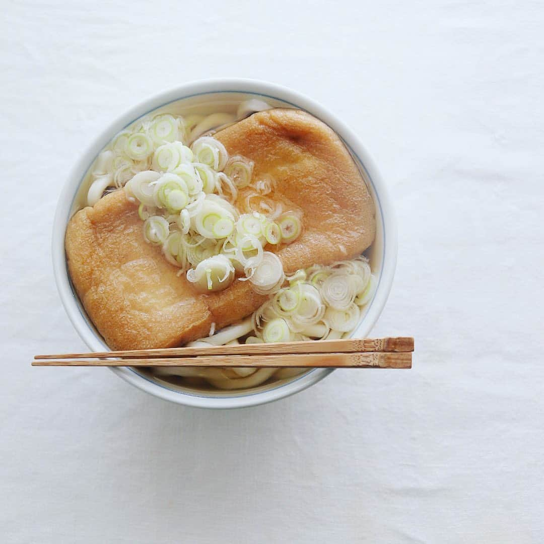 樋口正樹さんのインスタグラム写真 - (樋口正樹Instagram)「Kitsune Udon . 今朝は熱々の きつねうどん。 . . #きつねうどん #きつね #キツネ #うどん部 #うどん #饂飩 #お揚げ #お揚げさん #udon #kitsune #kitsuneudon #japanesenoodles」2月8日 8時44分 - higuccini