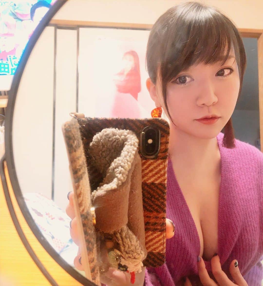 ちゃんまいさんのインスタグラム写真 - (ちゃんまいInstagram)「チラッ ・ ・ #ベッドイン #japanese #sexy #idol」2月8日 8時52分 - dakko_shite_cho3