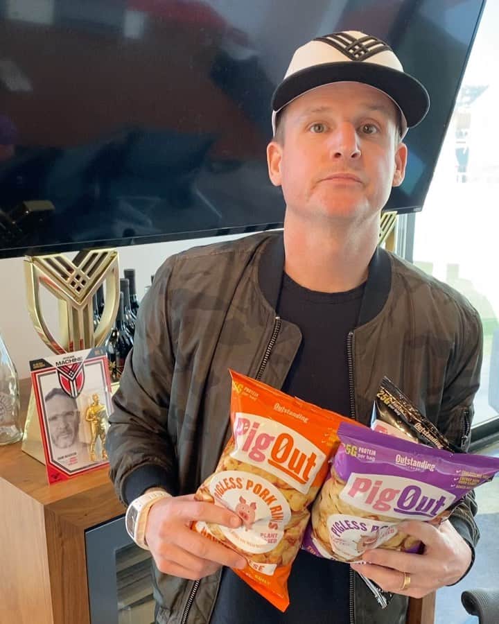 のインスタグラム：「The @dyrdekmachine portfolio company @outstandingfoods foods has done it again. The great @daveandersonchef has created what will become a legendary snack. The 🐷🚫PIGOUT pigless pork rind. I promise you, it’s one of the tastiest things you will ever eat. The magical thing is that these have just as much protein as an ounce of ground beef and they’re pure plant! They have officially launched online!! Go grab a bag of each at outstandingfoods.com and use the code ROB at checkout for 20% off your order.  #manufacturingamazing #doordier @billglaser」