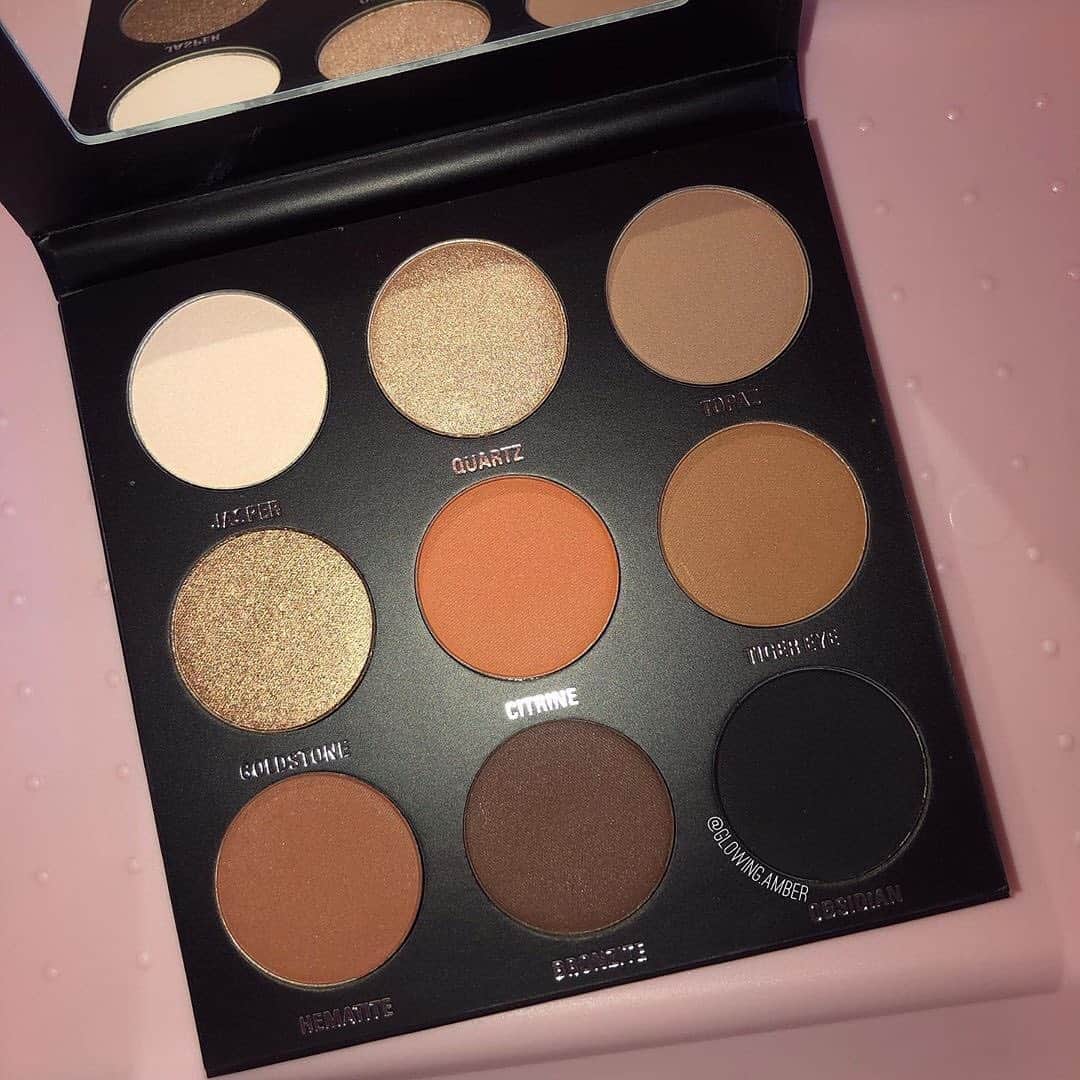Kylie Cosmeticsさんのインスタグラム写真 - (Kylie CosmeticsInstagram)「BRONZE PALETTE 💫 your everyday essential 💗 shop now at @ultabeauty! pic by @glowing.amber」2月8日 9時18分 - kyliecosmetics