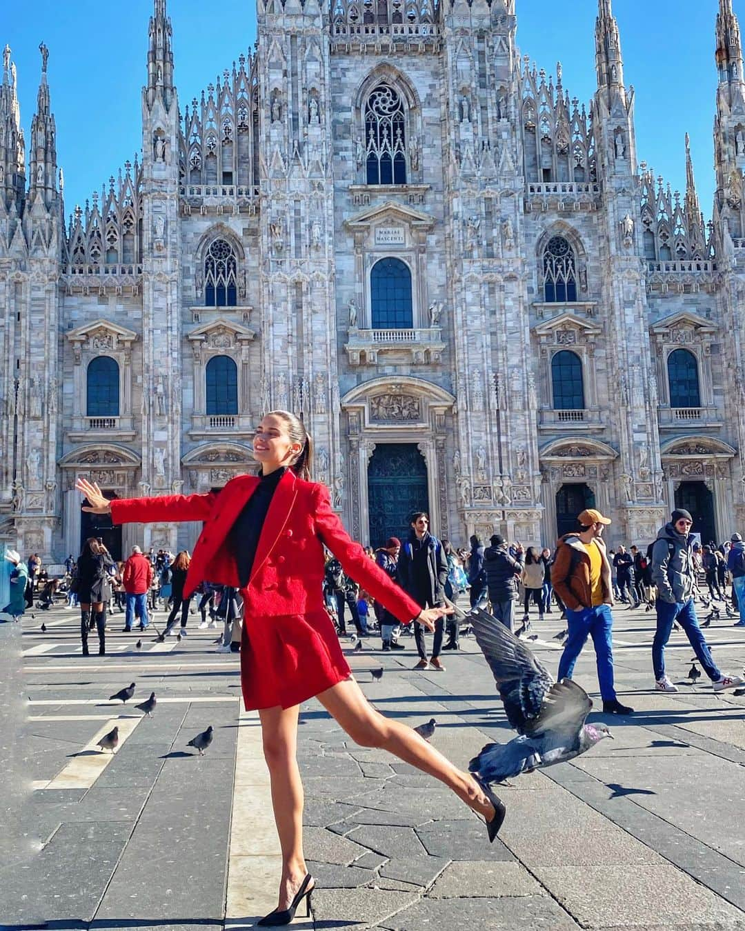 サラ・サンパイオさんのインスタグラム写真 - (サラ・サンパイオInstagram)「It’s not MILANO without the duomo 🤗」2月8日 9時43分 - sarasampaio