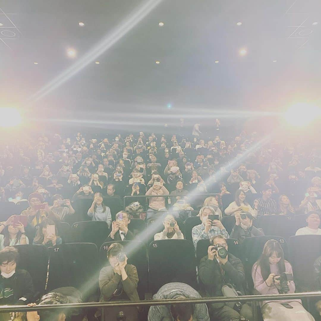 板谷由夏 さんのインスタグラム写真 - (板谷由夏 Instagram)「昨日は.HIKARI監督　@thehikarism  37seconds @37secondsfilm  初日舞台挨拶でした みなでこの作品への想いを語っていたら 熱くなりすぎて、みなで涙するという なんだかもう、愛しかない幸せな舞台挨拶でした。 この映画の映画体験をぜひ映画館でしてほしい みなでそれを願ってます よろしくお願いします‼️」2月8日 9時44分 - yukaitaya