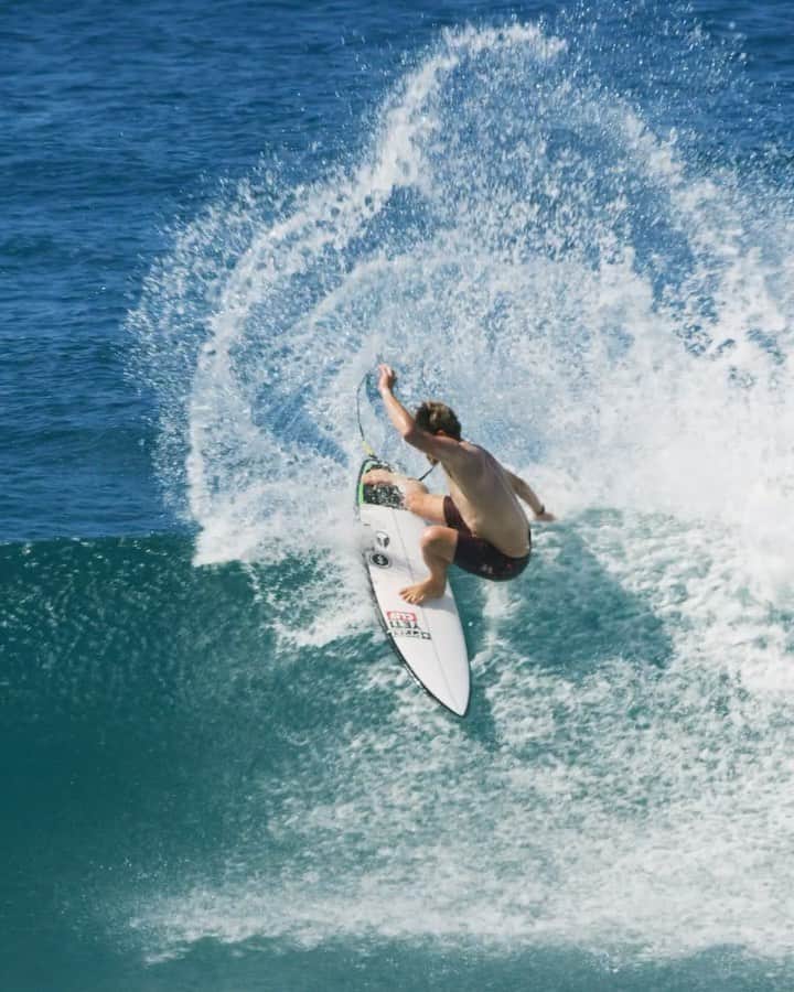 ジョン・ジョン・フローレンスのインスタグラム：「Nothing better than getting back in the water to surf with my brothers」