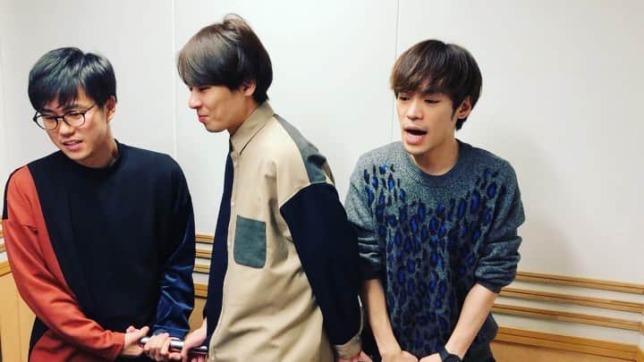 岸本卓也のインスタグラム：「レギュラーラジオ雲水の今晩どうしましよう！？はYouTubeでいつでもお聞きいただけます！！ 「雲水」で検索してもらえれば出てくると思いますので、作業の合間、通勤中のお供にぜひお聞きください^_^ #雲水 #ラジオ #agqr #小野賢章 #早乙女じょうじ #寺山武志 #岸本卓也」