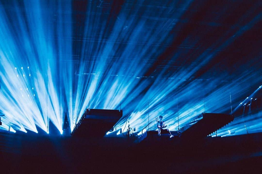 Halseyさんのインスタグラム写真 - (HalseyInstagram)「HEY LOVE MY LIFE! THANKS! manic world tour day TWO. #1,3-9 By @donslens #2 @yasi (I have way too much photo talent on this tour!)」2月8日 10時37分 - iamhalsey