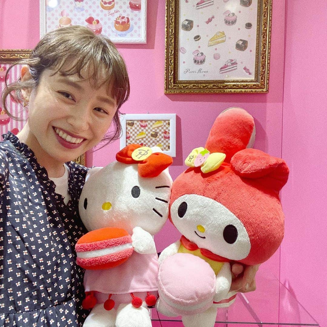 高橋愛さんのインスタグラム写真 - (高橋愛Instagram)「Sanrio❤️ ㅤㅤㅤㅤㅤㅤㅤㅤㅤㅤㅤㅤㅤ ㅤㅤㅤㅤㅤㅤㅤㅤㅤㅤㅤㅤㅤ 大好きな サンリオの 展示会に 行ってきました🥰 ㅤㅤㅤㅤㅤㅤㅤㅤㅤㅤㅤㅤㅤ #Sanrio #サンリオ #展示会 #sanrioexpo2020  #可愛すぎた #ぐでたま  #hellokitty  #mymelody  #kikirara  #リカちゃん #ぽちゃこ #モーニング娘。20 #pierreherme  #collaboration #fun」2月8日 11時21分 - i_am_takahashi